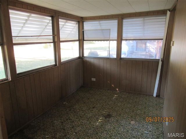 1304 Lang Drive, St Louis, MO 63135