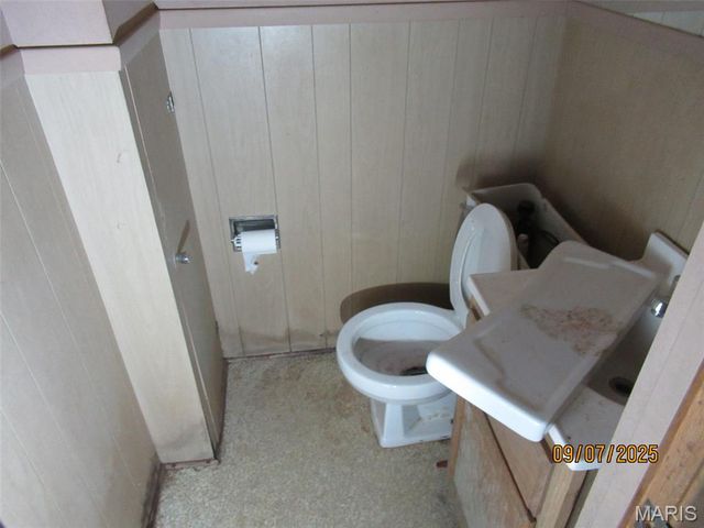 1304 Lang Drive, St Louis, MO 63135