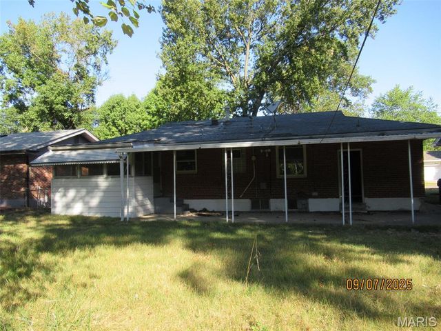 1304 Lang Drive, St Louis, MO 63135