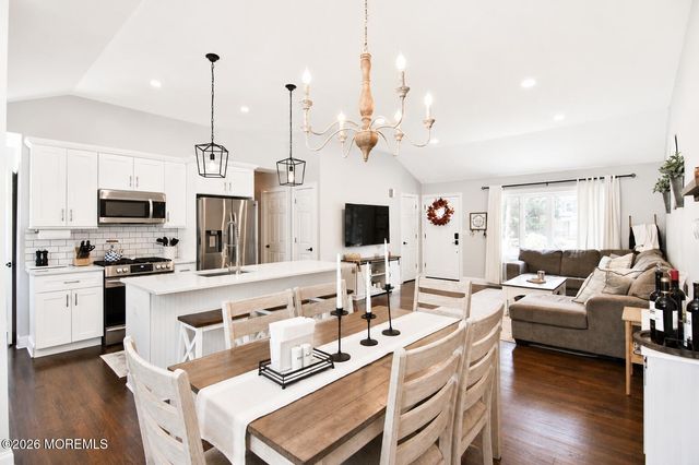 469 East Road, Belford, NJ 07718