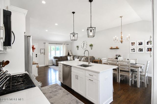 469 East Road, Belford, NJ 07718