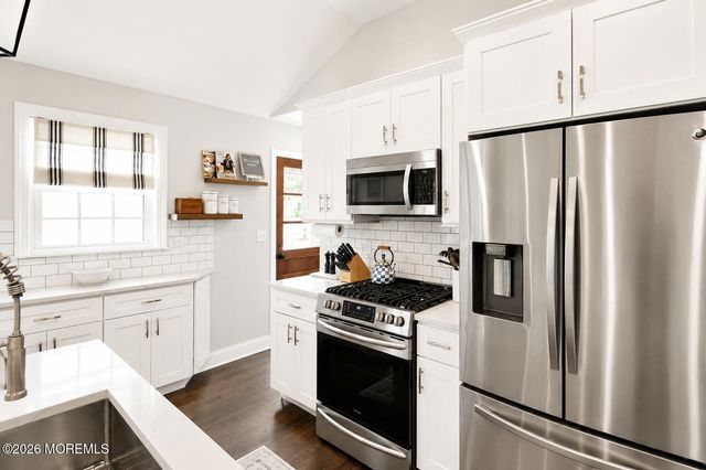 469 East Road, Belford, NJ 07718