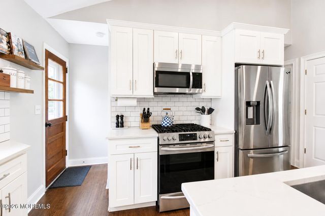 469 East Road, Belford, NJ 07718