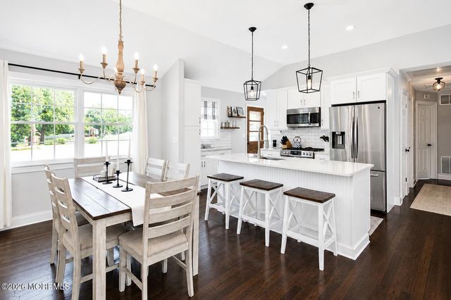 469 East Road, Belford, NJ 07718