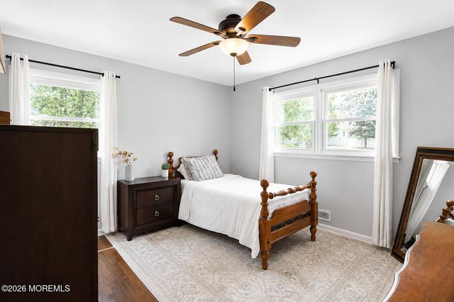 469 East Road, Belford, NJ 07718