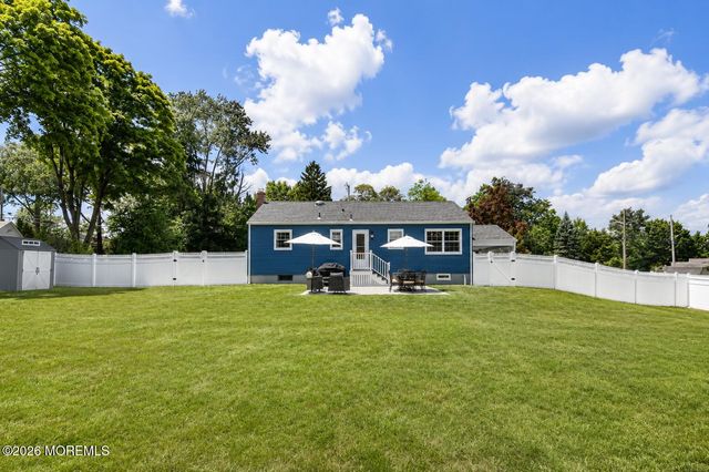 469 East Road, Belford, NJ 07718