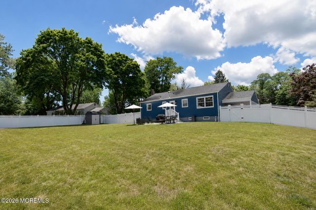 469 East Road, Belford, NJ 07718