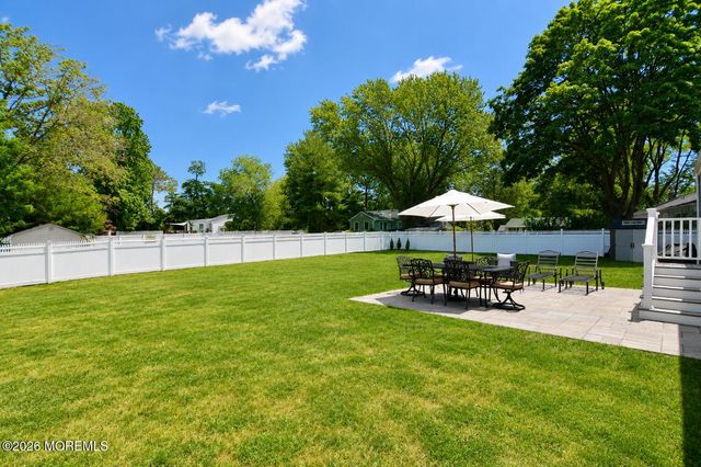 469 East Road, Belford, NJ 07718