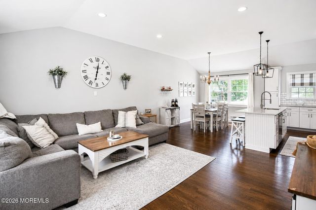 469 East Road, Belford, NJ 07718