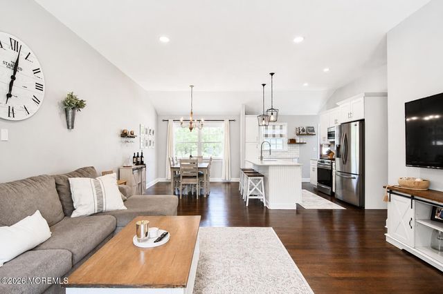 469 East Road, Belford, NJ 07718