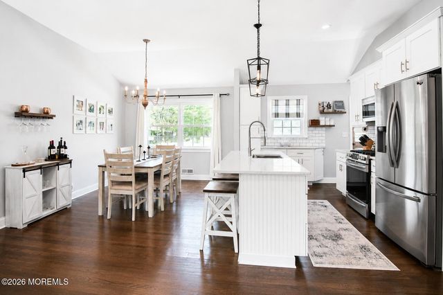 469 East Road, Belford, NJ 07718