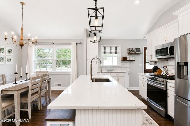 469 East Road, Belford, NJ 07718