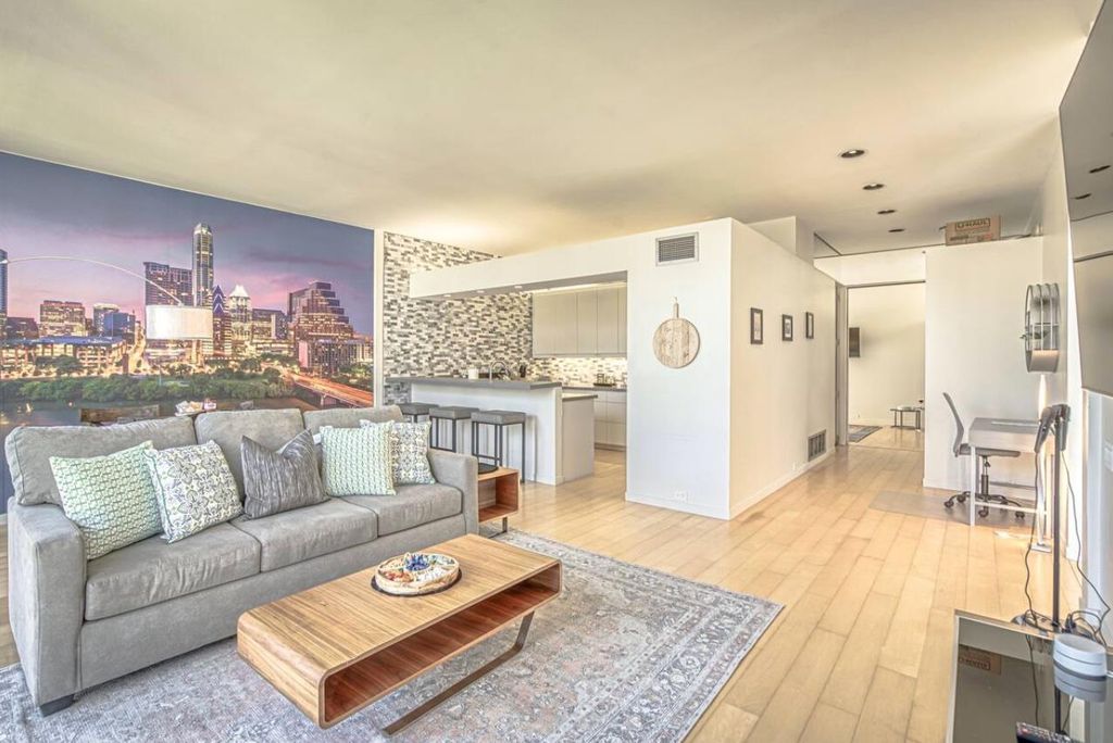 208 Lessin LN 1, Austin, TX 78704