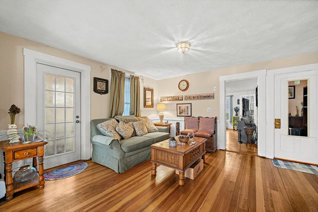 17 Wright Street, Woburn, MA 01801