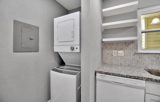 7600 Emmett F Lowry Expressway 313, Texas City, TX 77591
