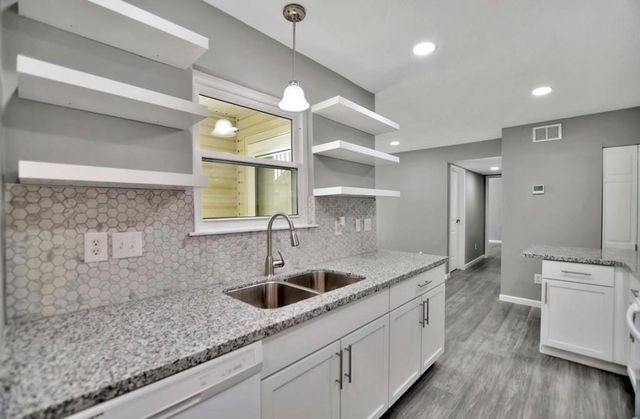 7600 Emmett F Lowry Expressway 313, Texas City, TX 77591