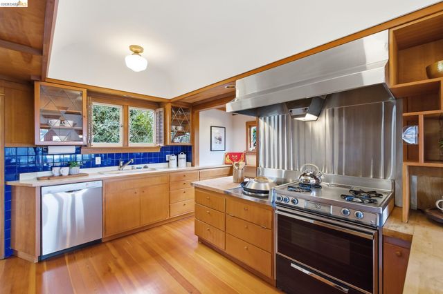 824 Oxford St, Berkeley, CA 94707