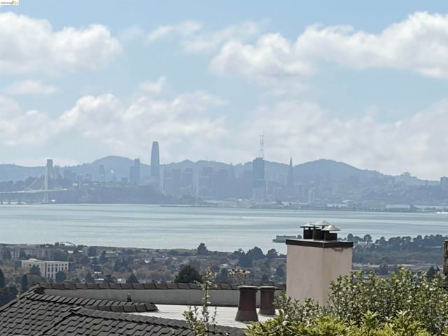 824 Oxford St, Berkeley, CA 94707