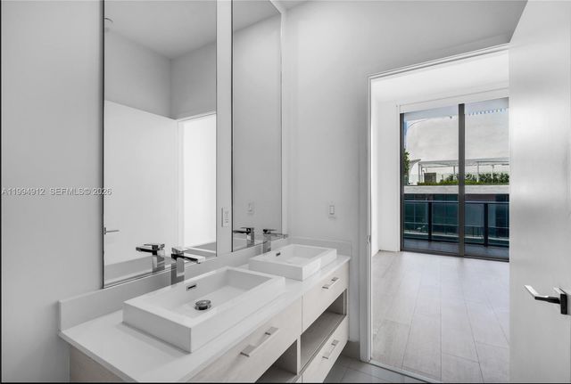 45 SW 9th St 4708, Miami, FL 33130