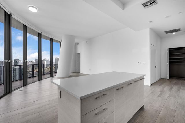 45 SW 9th St 4708, Miami, FL 33130