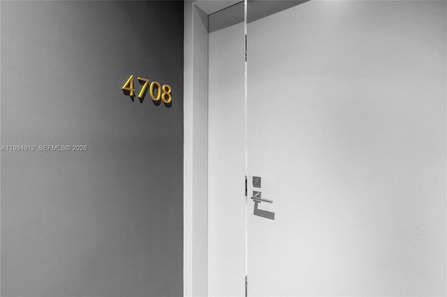 45 SW 9th St 4708, Miami, FL 33130
