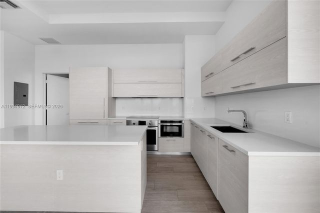 45 SW 9th St 4708, Miami, FL 33130