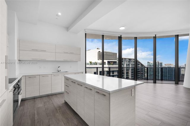 45 SW 9th St 4708, Miami, FL 33130