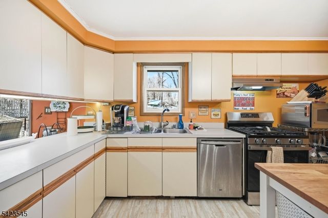 12 Pleasant View Dr, West Milford Twp., NJ 07480