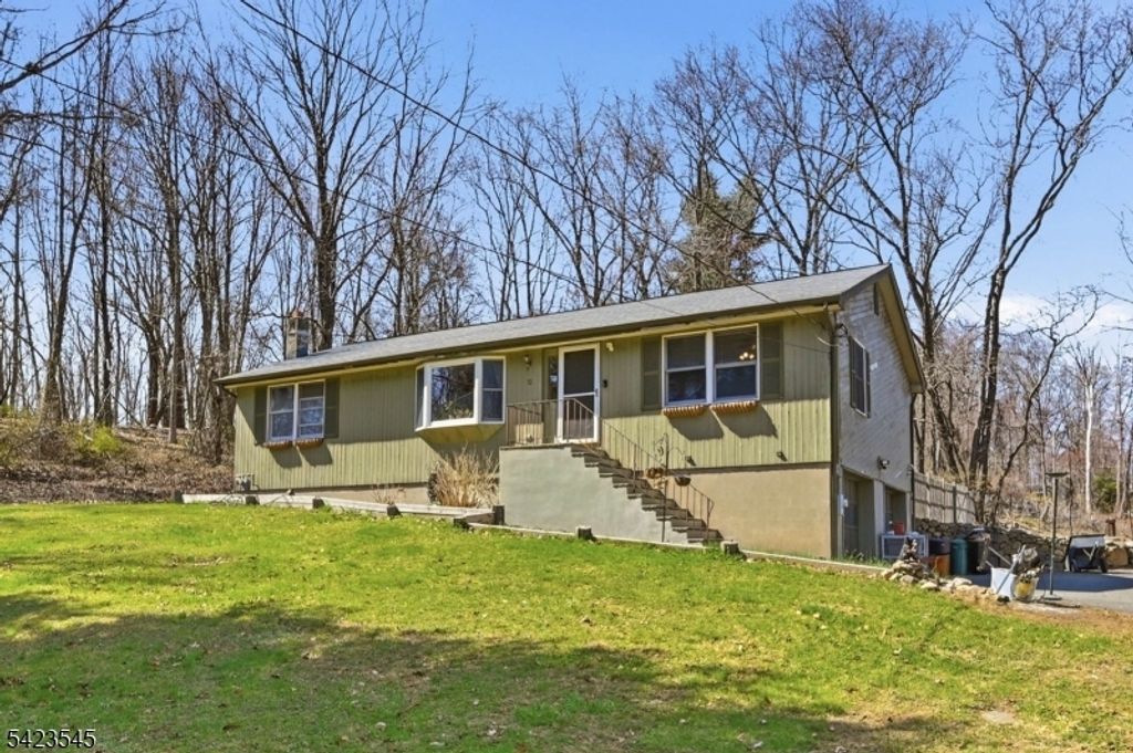 12 Pleasant View Dr, West Milford Twp., NJ 07480