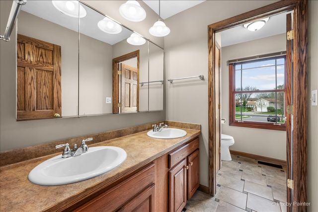 901 Garnet Circle, Schaumburg, IL 60193