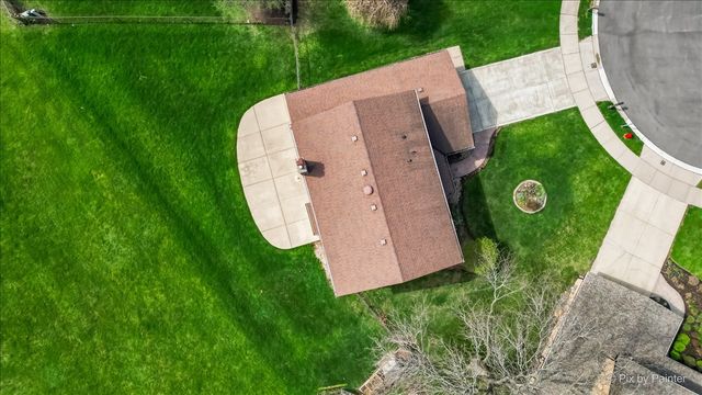 901 Garnet Circle, Schaumburg, IL 60193