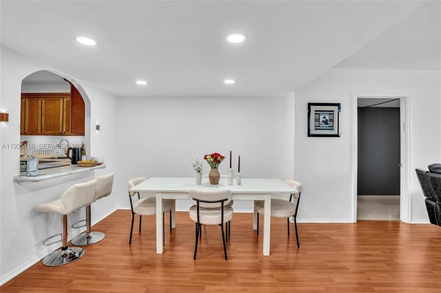 3675 N Country Club Dr 410, Aventura, FL 33180