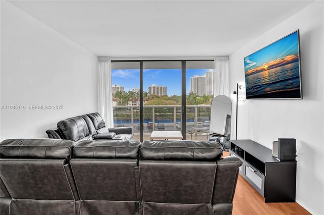 3675 N Country Club Dr 410, Aventura, FL 33180