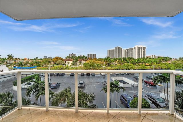 3675 N Country Club Dr 410, Aventura, FL 33180