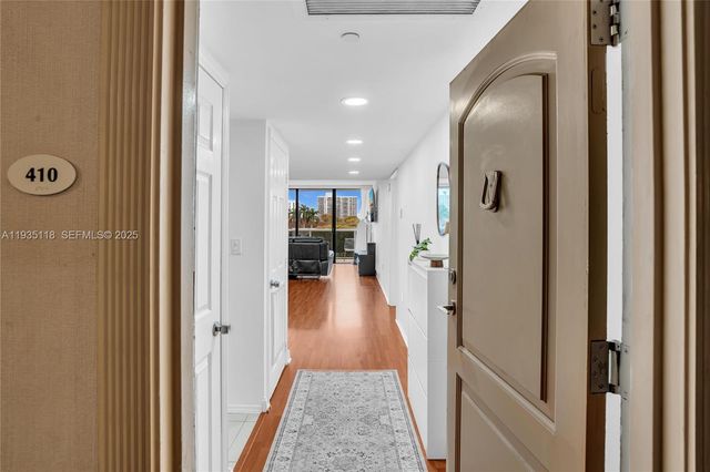 3675 N Country Club Dr 410, Aventura, FL 33180