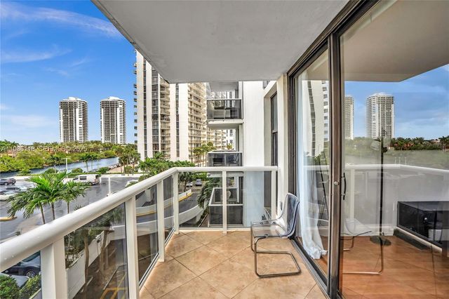 3675 N Country Club Dr 410, Aventura, FL 33180