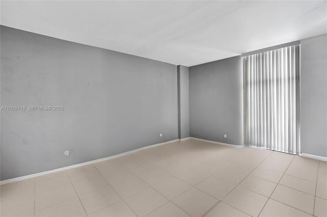 3675 N Country Club Dr 410, Aventura, FL 33180