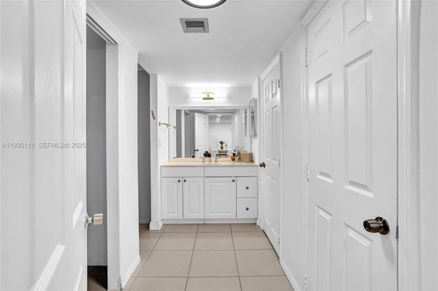 3675 N Country Club Dr 410, Aventura, FL 33180