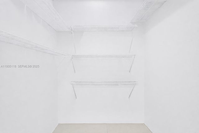 3675 N Country Club Dr 410, Aventura, FL 33180