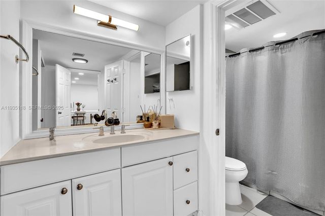 3675 N Country Club Dr 410, Aventura, FL 33180