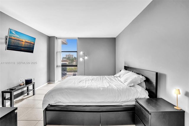 3675 N Country Club Dr 410, Aventura, FL 33180