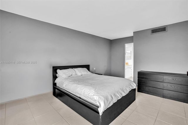 3675 N Country Club Dr 410, Aventura, FL 33180