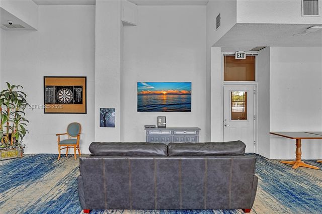 3675 N Country Club Dr 410, Aventura, FL 33180