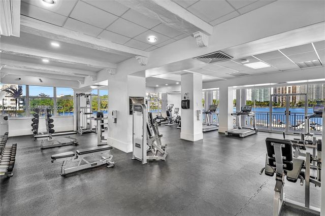 3675 N Country Club Dr 410, Aventura, FL 33180