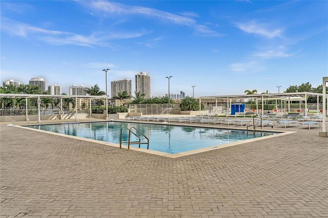 3675 N Country Club Dr 410, Aventura, FL 33180