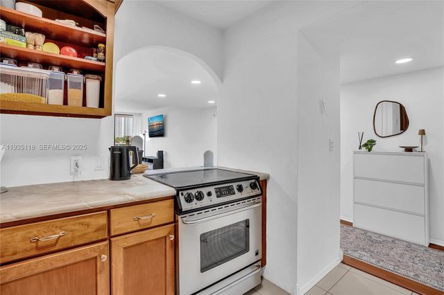 3675 N Country Club Dr 410, Aventura, FL 33180