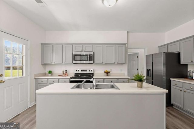 125 Kevins Drive, Hampton, GA 30228
