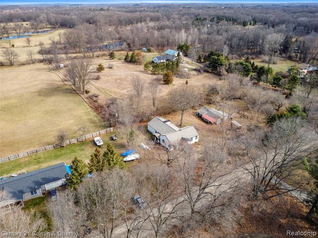 4296 Burgess Road, Pinckney, MI 48169