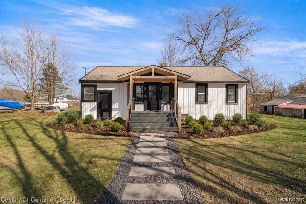 4296 Burgess Road, Pinckney, MI 48169
