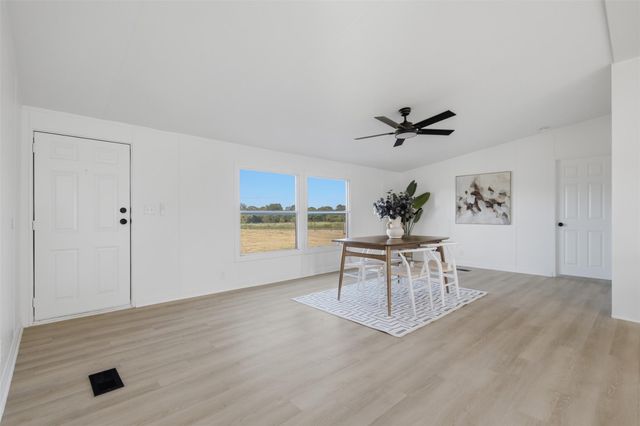 3299 Dale LN, Dale, TX 78616